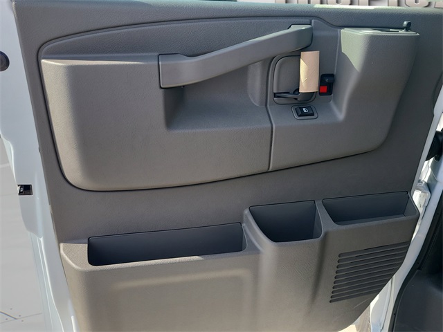 2025 Chevrolet Express Base Image 18 of 27