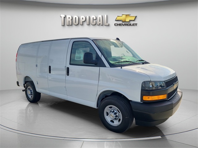 2025 Chevrolet Express Base Image 3 of 27