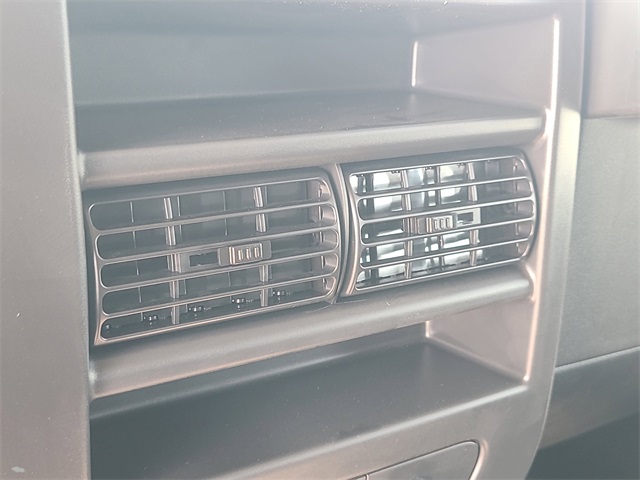 2025 Chevrolet Express Base Image 19 of 27