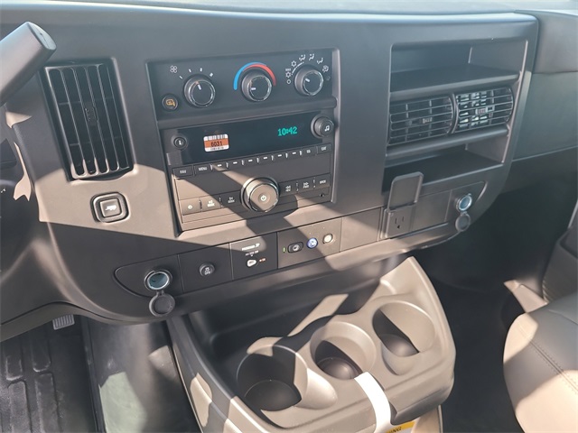2025 Chevrolet Express Base Image 17 of 27
