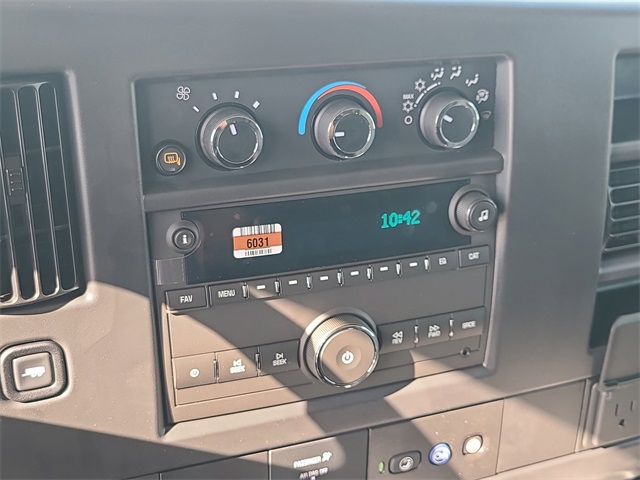 2025 Chevrolet Express Base Image 15 of 27