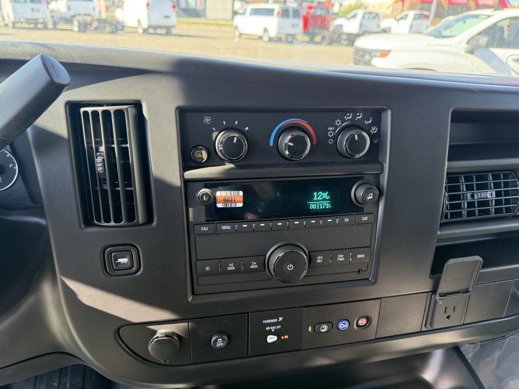 2025 Chevrolet Express Base Image 6 of 9