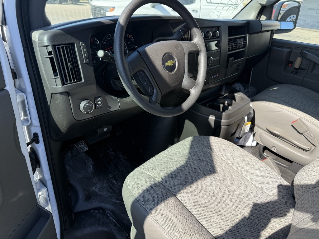 2025 Chevrolet Express Base Image 5 of 9
