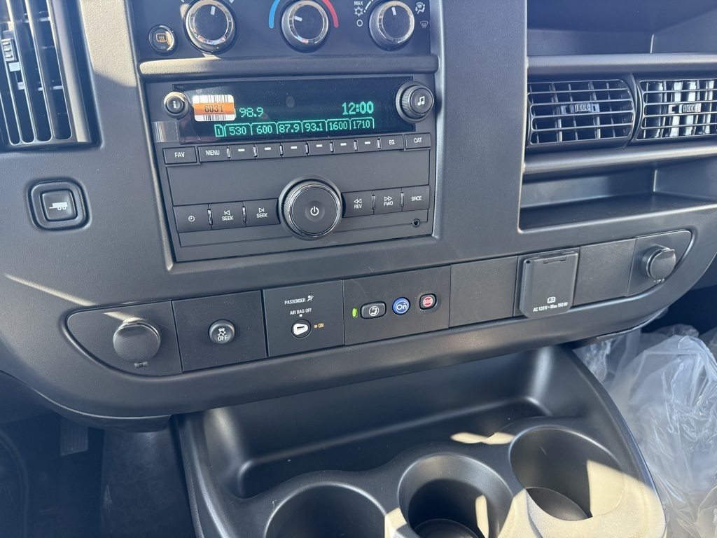 2025 Chevrolet Express Base Image 7 of 9