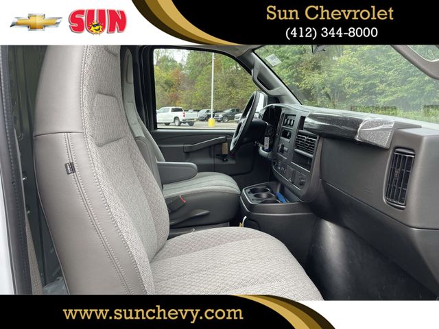 2025 Chevrolet Express Base Image 17 of 26