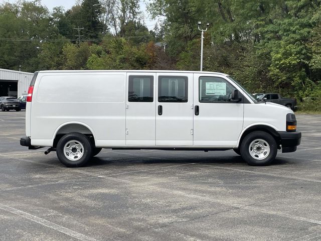 2025 Chevrolet Express Base Image 4 of 25