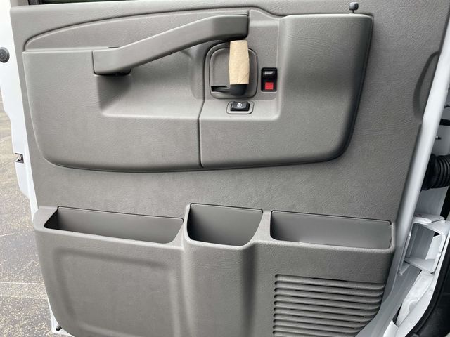 2025 Chevrolet Express Base Image 16 of 25