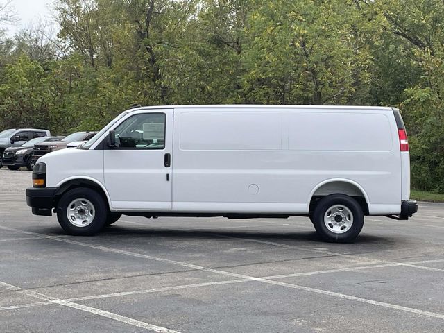 2025 Chevrolet Express Base Image 5 of 25