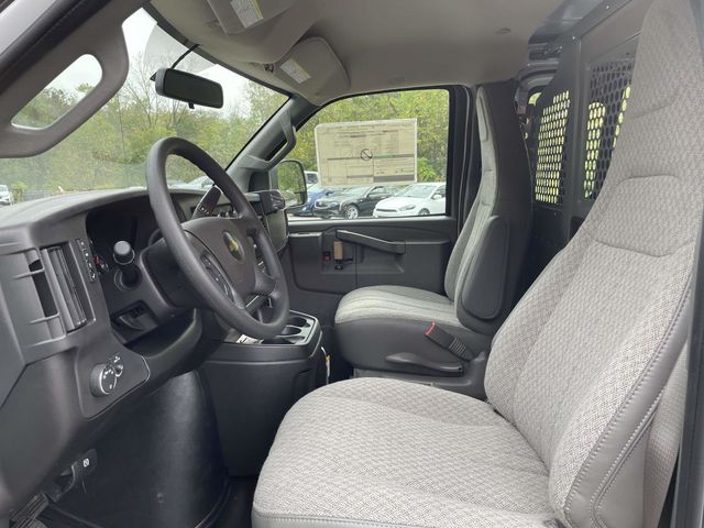 2025 Chevrolet Express Base Image 13 of 25