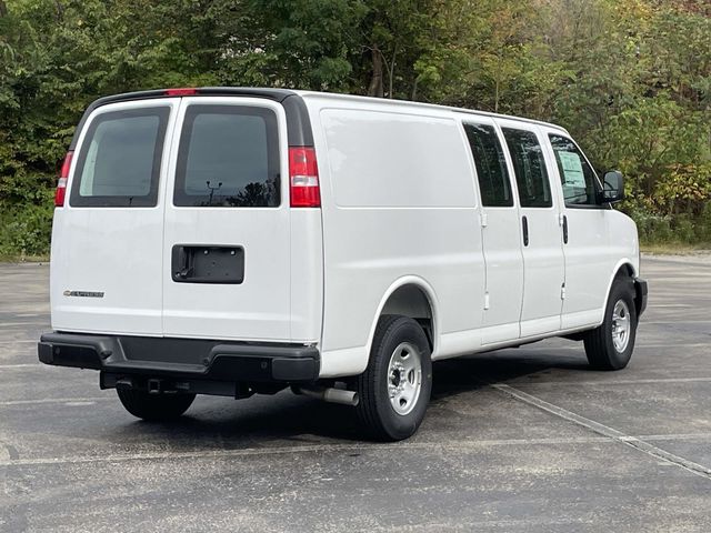 2025 Chevrolet Express Base Image 6 of 25