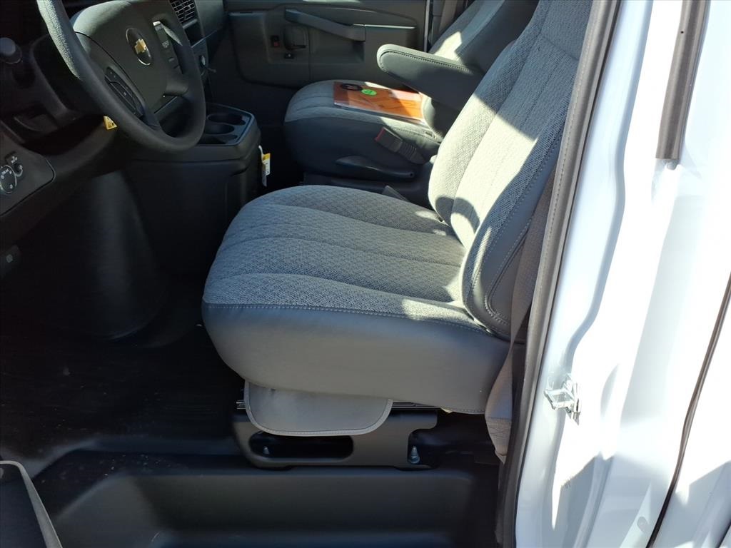 2025 Chevrolet Express Base Image 12 of 24