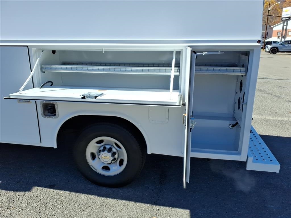 2025 Chevrolet Express Base Image 20 of 24