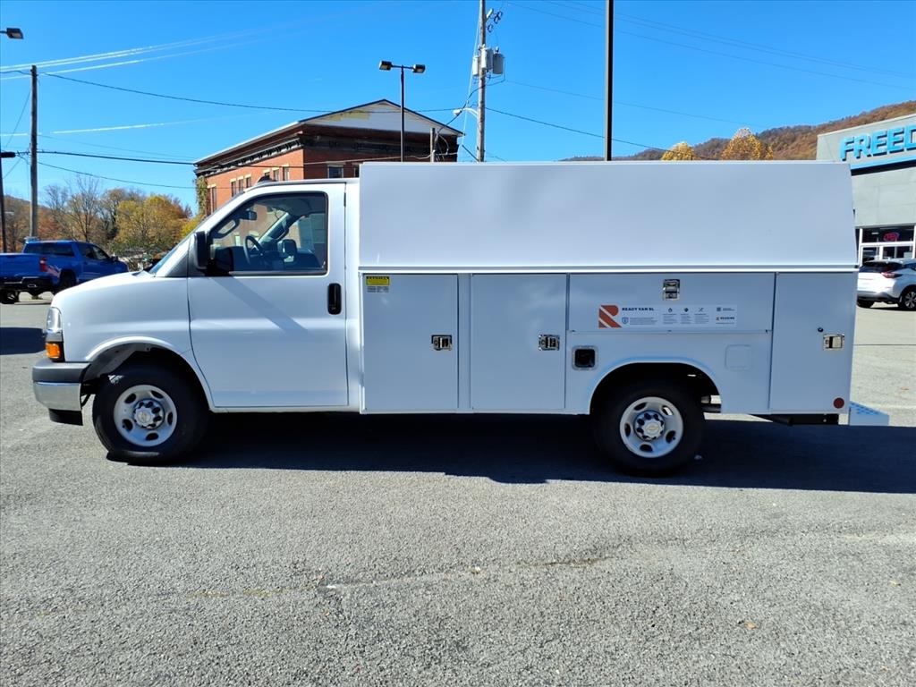 2025 Chevrolet Express Base Image 6 of 24