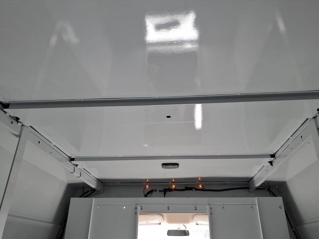 2025 Chevrolet Express Base Image 9 of 24