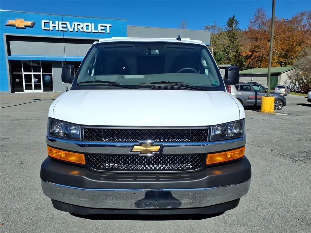 2025 Chevrolet Express Base Image 2 of 24