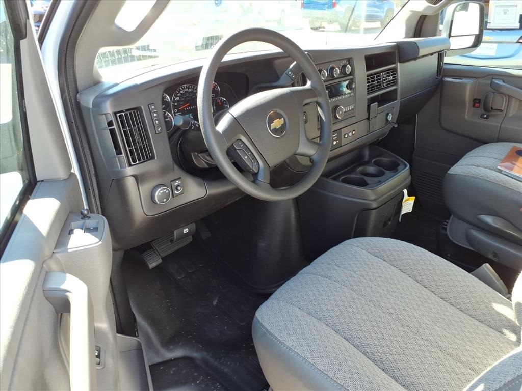 2025 Chevrolet Express Base Image 14 of 24