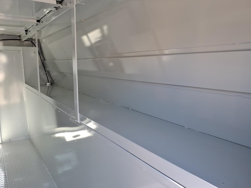 2025 Chevrolet Express Base Image 19 of 24