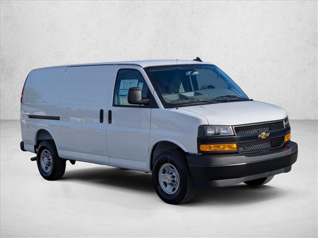 2025 Chevrolet Express Base Image 3 of 18