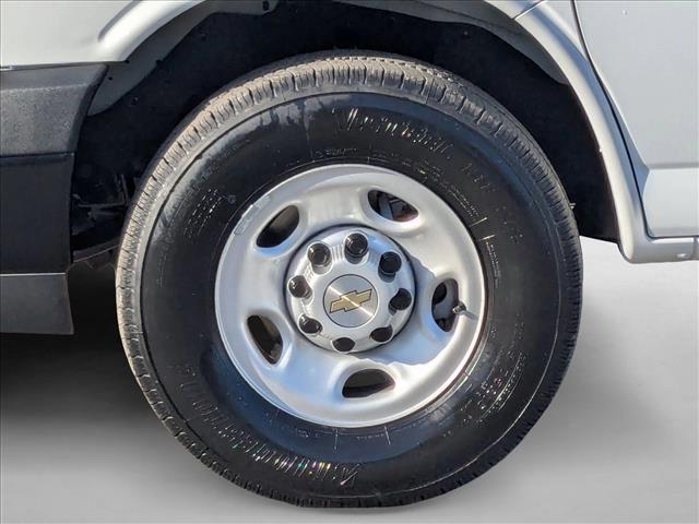 2025 Chevrolet Express Base Image 9 of 18