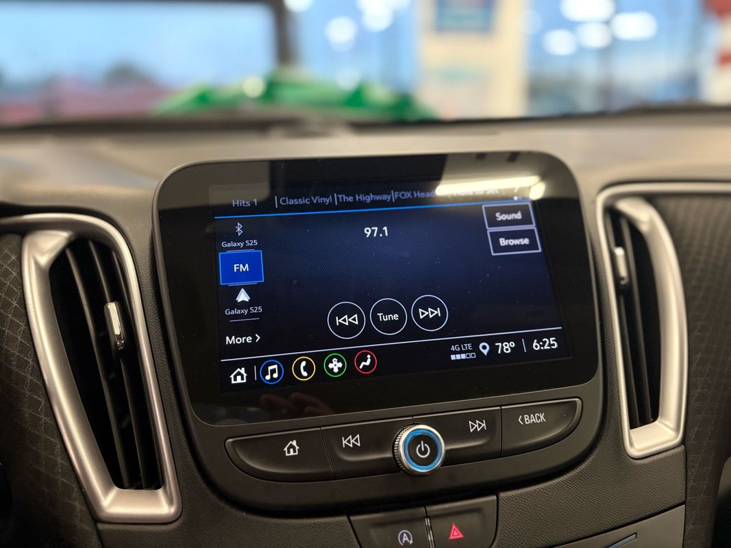 2025 Chevrolet Malibu LT Image 23 of 38