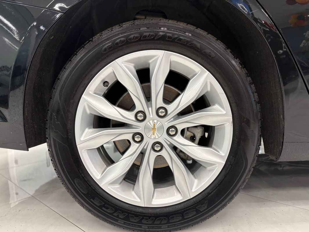 2025 Chevrolet Malibu LT Image 10 of 38