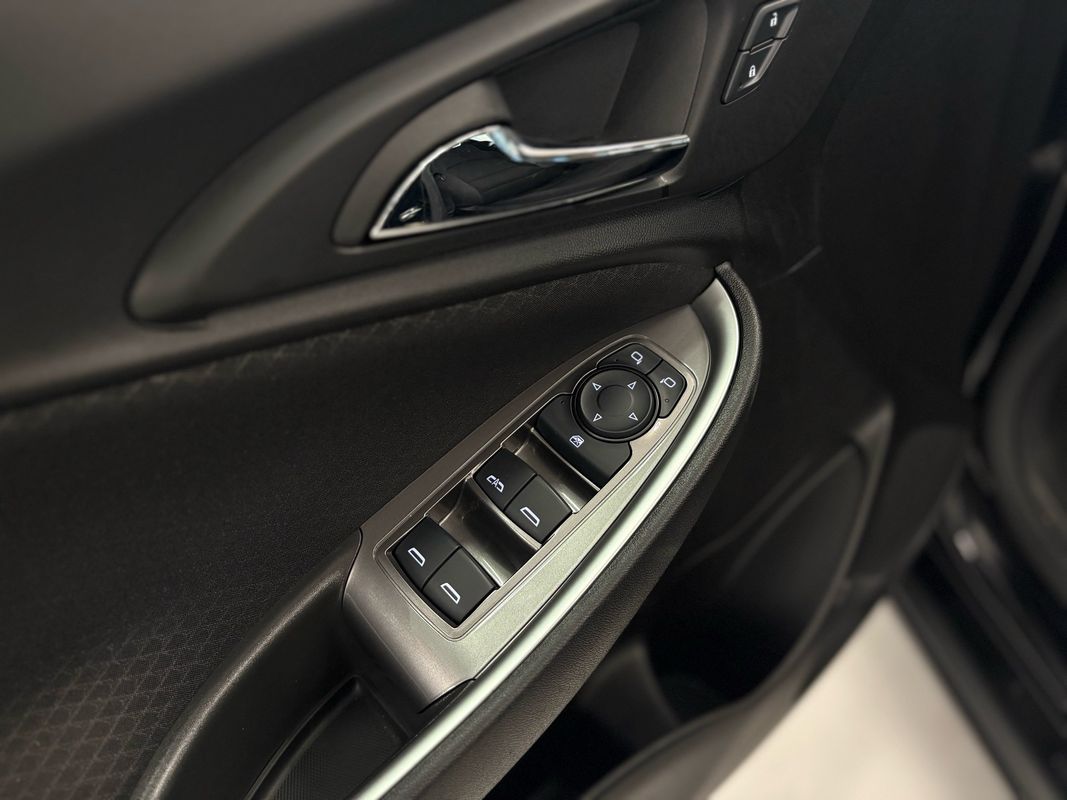 2025 Chevrolet Malibu LT Image 28 of 38