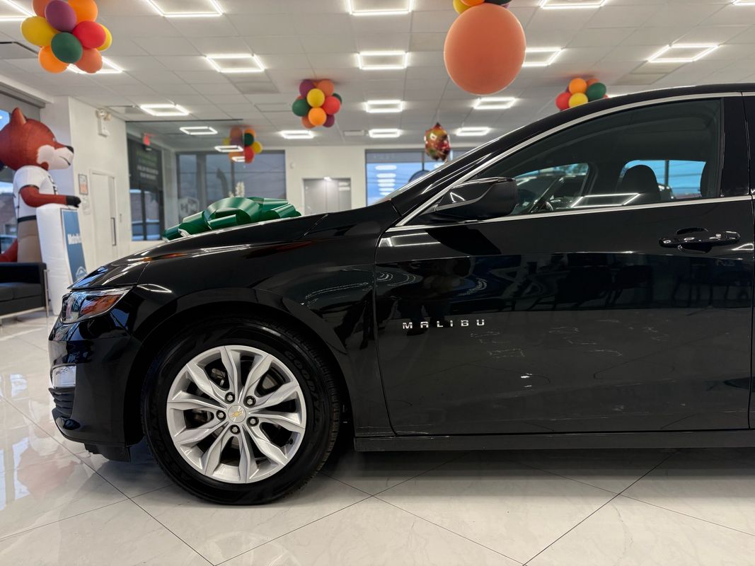 2025 Chevrolet Malibu LT Image 5 of 38