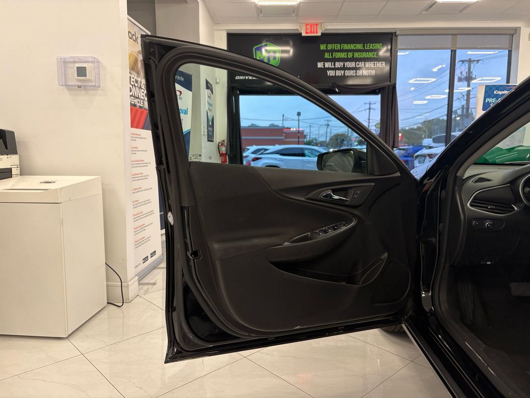 2025 Chevrolet Malibu LT Image 21 of 38