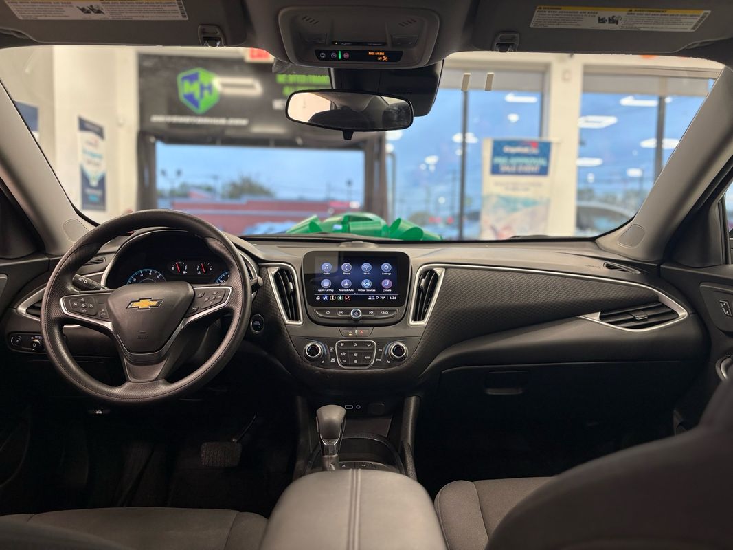 2025 Chevrolet Malibu LT Image 18 of 38