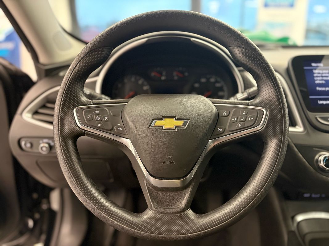 2025 Chevrolet Malibu LT Image 32 of 38