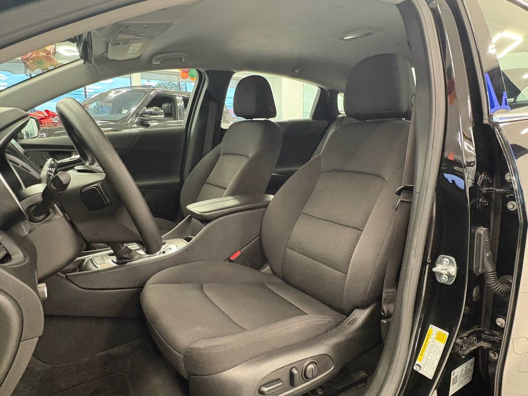 2025 Chevrolet Malibu LT Image 16 of 38