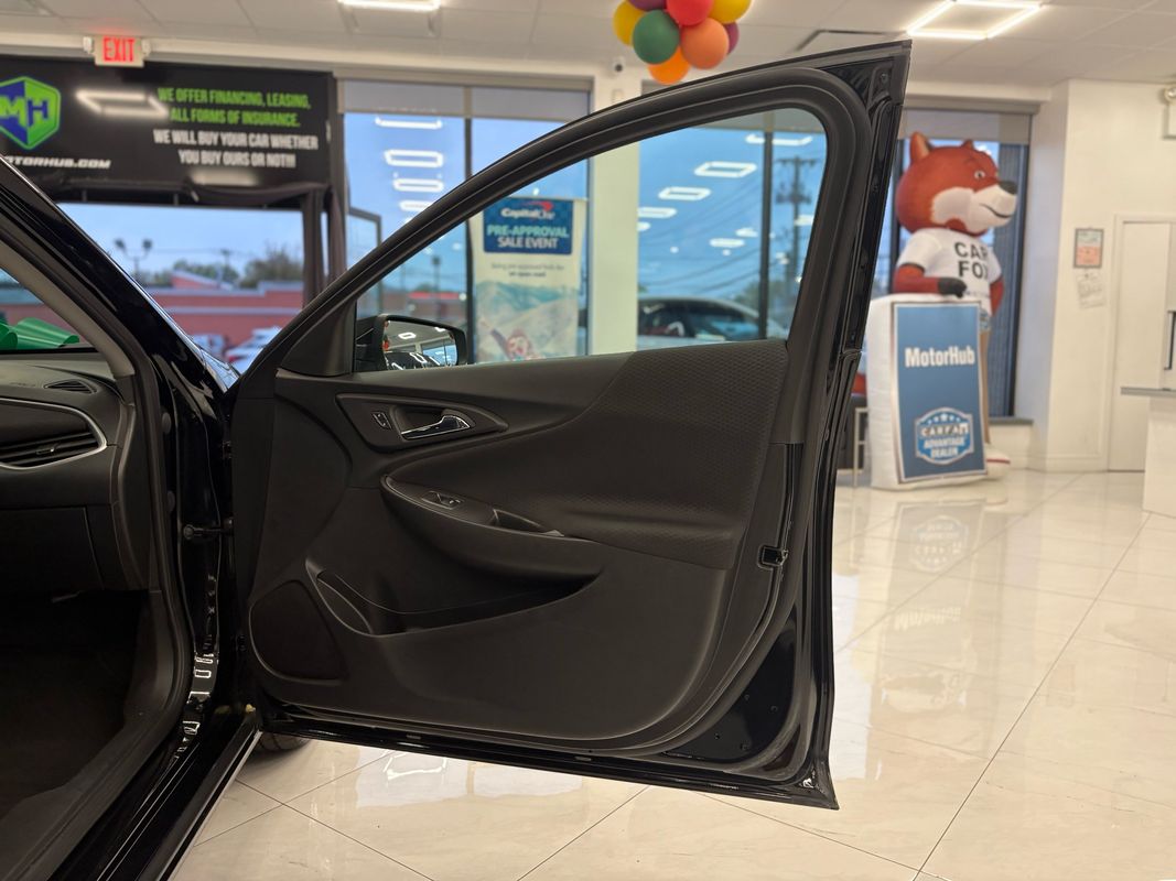 2025 Chevrolet Malibu LT Image 19 of 38