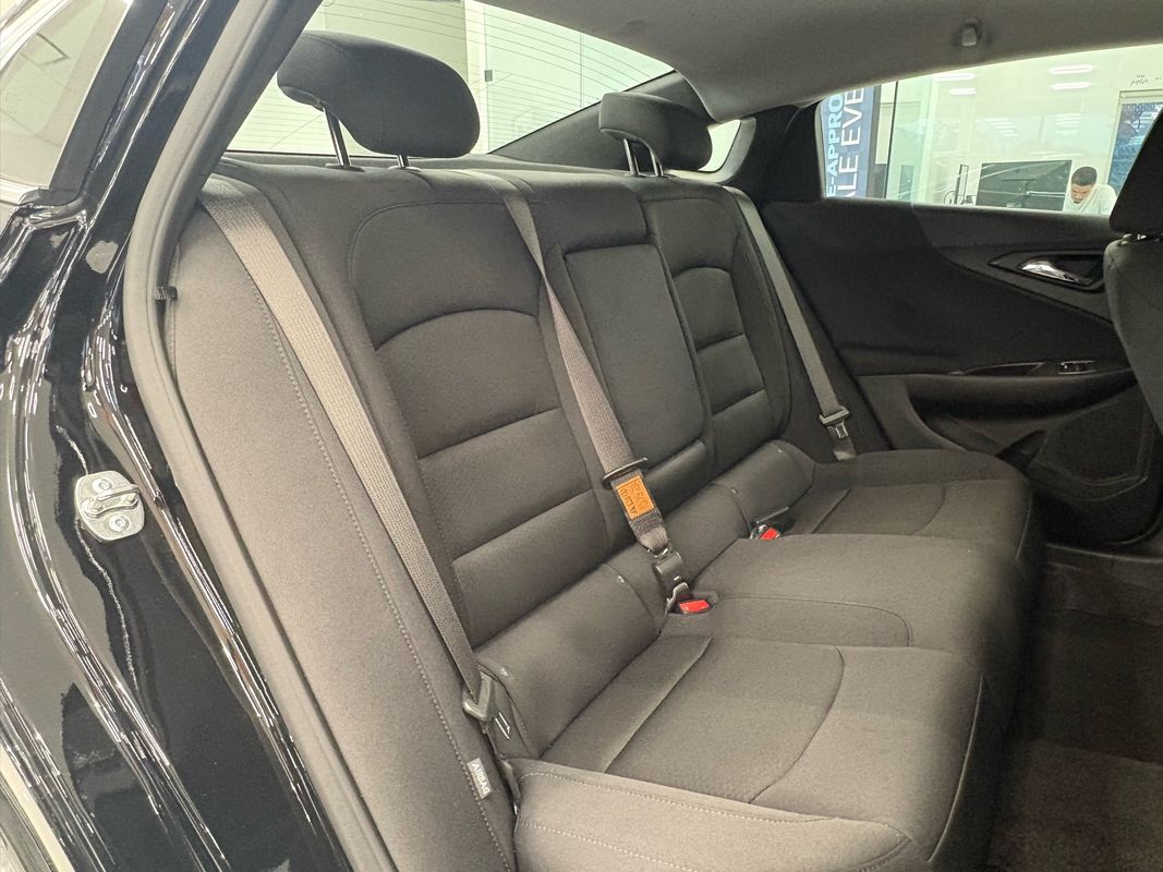 2025 Chevrolet Malibu LT Image 14 of 38
