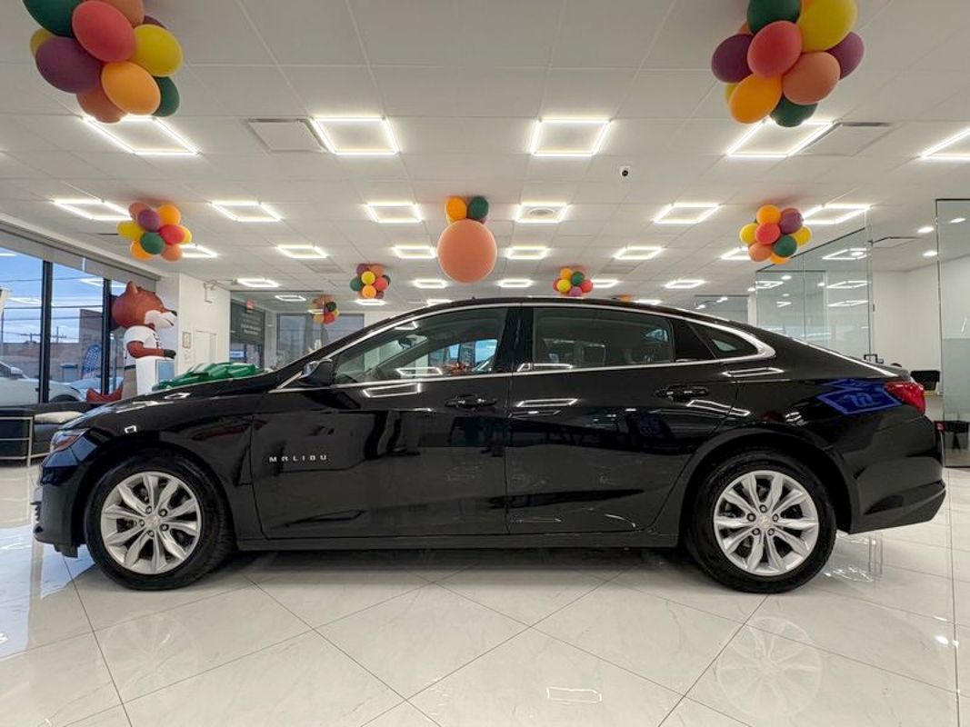 2025 Chevrolet Malibu LT Image 6 of 38