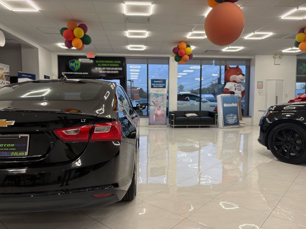 2025 Chevrolet Malibu LT Image 8 of 38