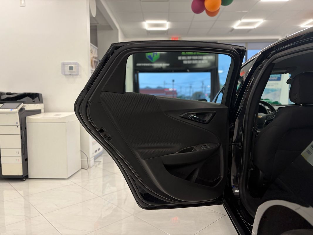 2025 Chevrolet Malibu LT Image 20 of 38