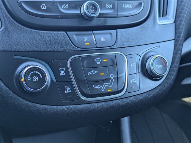 Vehicle image 15 of 26