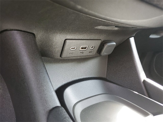 Vehicle image 18 of 20