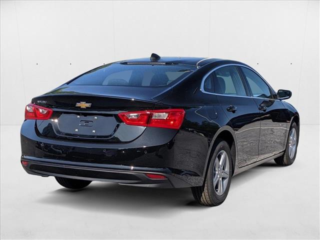 2025 Chevrolet Malibu LS Image 3 of 17