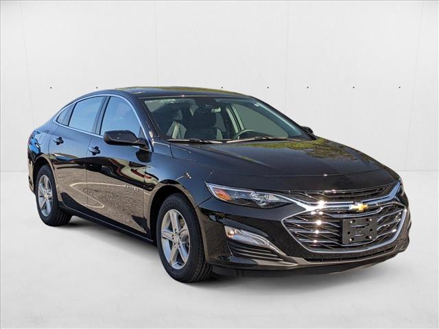 2025 Chevrolet Malibu LS Image 2 of 17