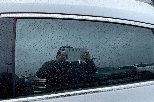 Vehicle image 9 of 24