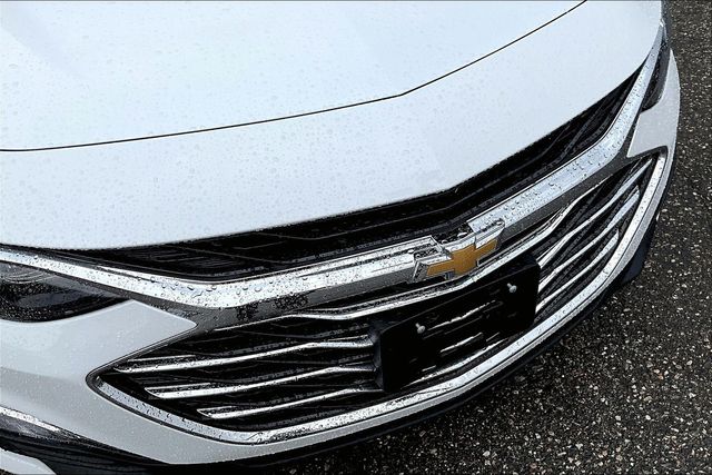 Vehicle image 10 of 24