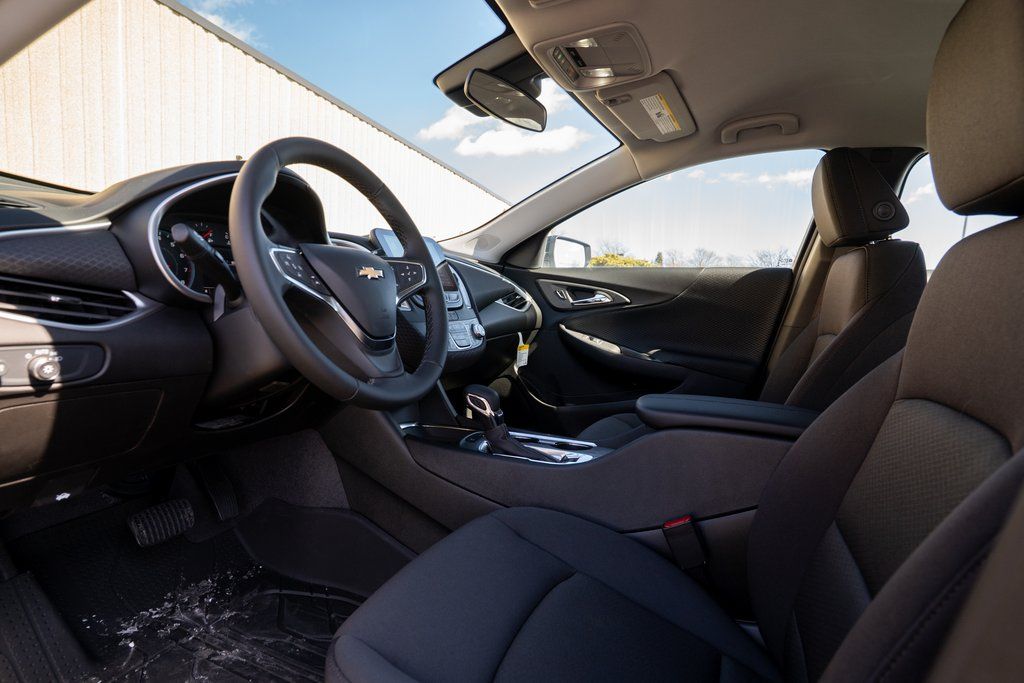 Vehicle image 10 of 33