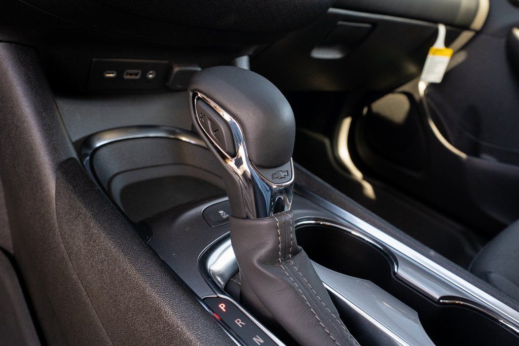 Vehicle image 18 of 33