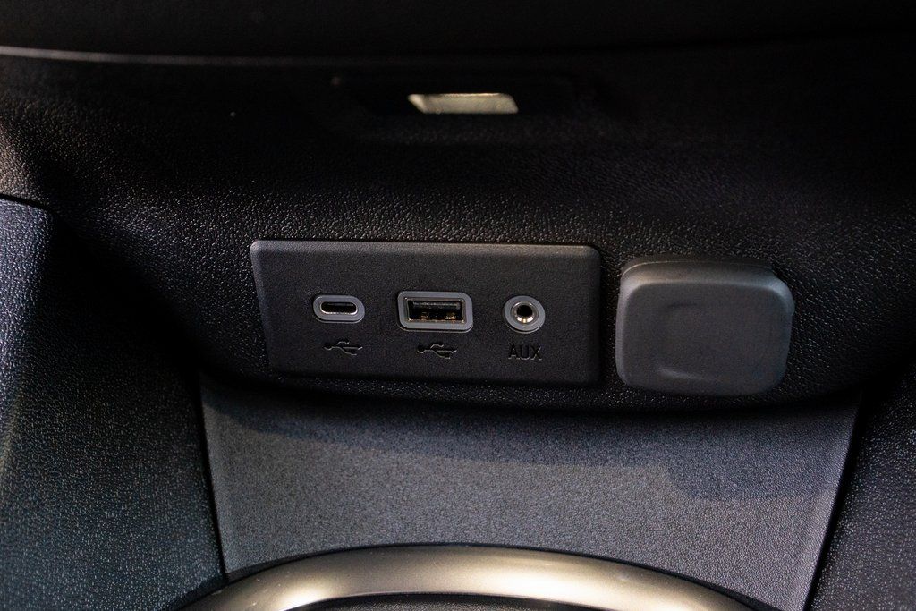 Vehicle image 20 of 33