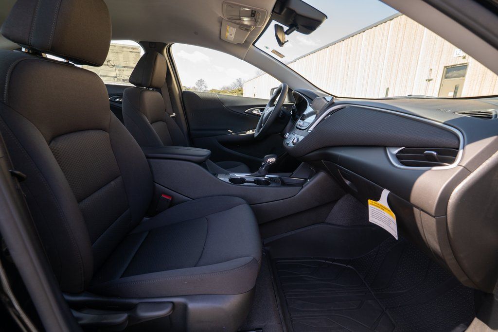 Vehicle image 11 of 33