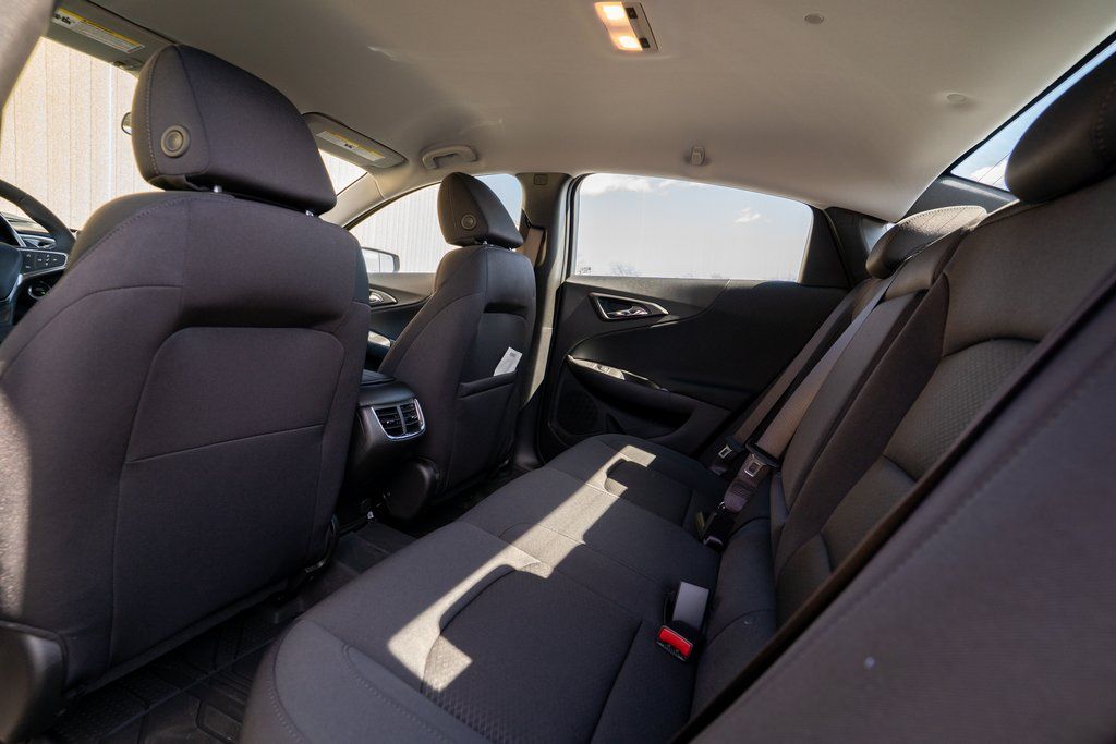 Vehicle image 31 of 33