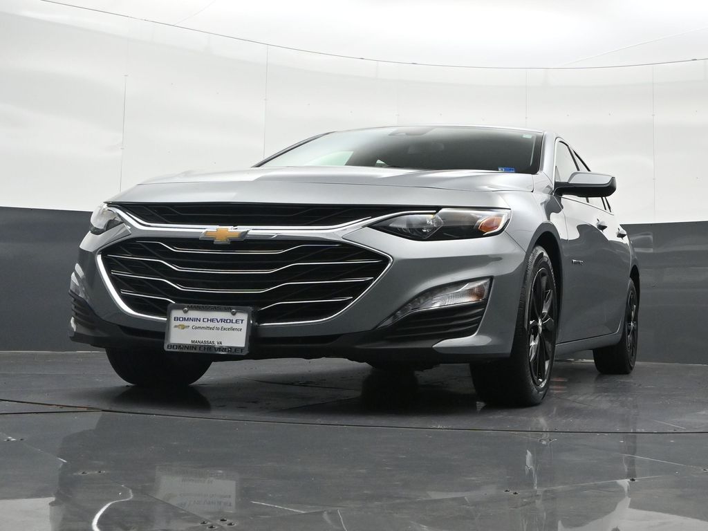 2025 Chevrolet Malibu LT Image 3 of 42