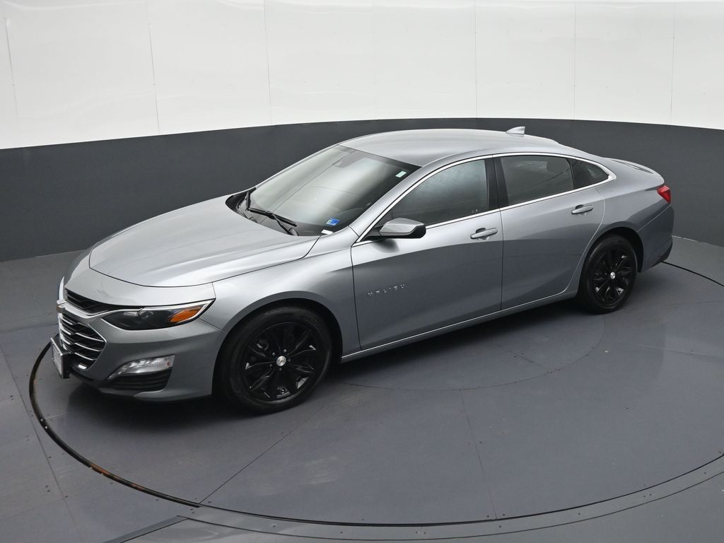 2025 Chevrolet Malibu LT Image 2 of 42
