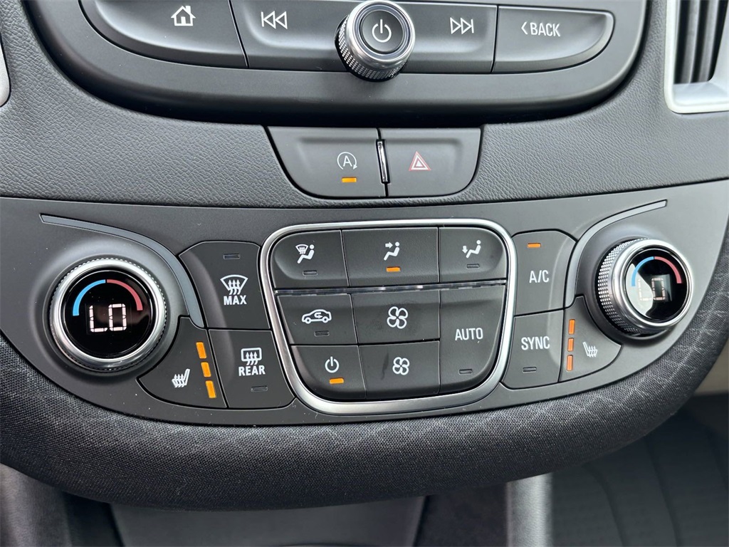 Vehicle image 21 of 27